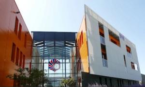 Construction du siège social de la CCI de la Vienne

Ce nouveau siège implanté sur la technopole du Futuroscope à Chasseneuil