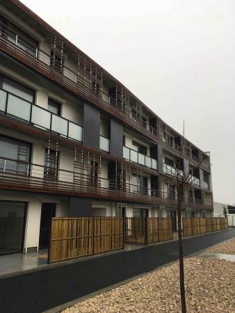 Construction de 2 bâtiments de 24 + 6 logements collectifs à Lagord (17)

Maitre d'ouvrage : Immobilière Atlantique Aménagement

 


	Architecte
