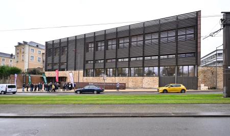 Le complexe sportif, sur 4 niveaux, regroupe 1 piscine et ses vestiaires, 1 gymnase et ses vestiaires, hall d'accueil et bureaux.

Travaux :


	mise