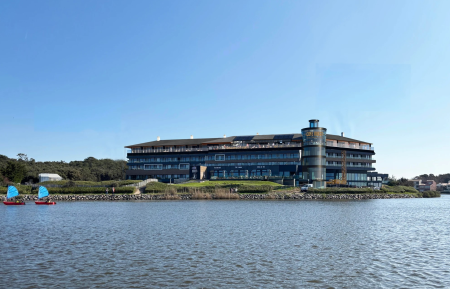 Sur&eacute;l&eacute;vation de l&rsquo;H&ocirc;tel C&ocirc;t&eacute; Ouest Thalasso & spa comprenant :&nbsp;


	Sur&eacute;l&eacute;vation en R+3