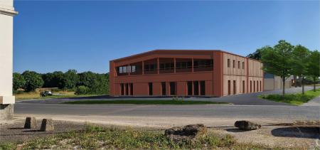 &nbsp;R&eacute;habilitation d&rsquo;un b&acirc;timent avec extension destin&eacute; &agrave; accueillir la Direction Cycle de l&rsquo;Eau (assainissement).

Le