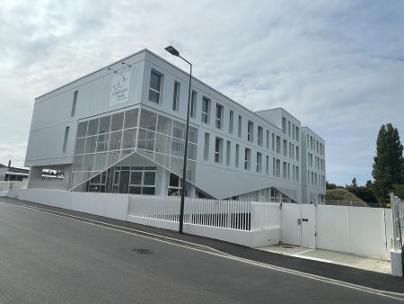 Construction d'un centre d&rsquo;h&eacute;bergement pour l&rsquo;Association Ouvri&egrave;re des Compagnons du Devoir du Tour de France.&nbsp;Immeuble