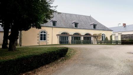 Transformation d'une ancienne grange en Maison France Services.

L'immeuble fait partie d'un ensemble foncier qui accueille actuellement
